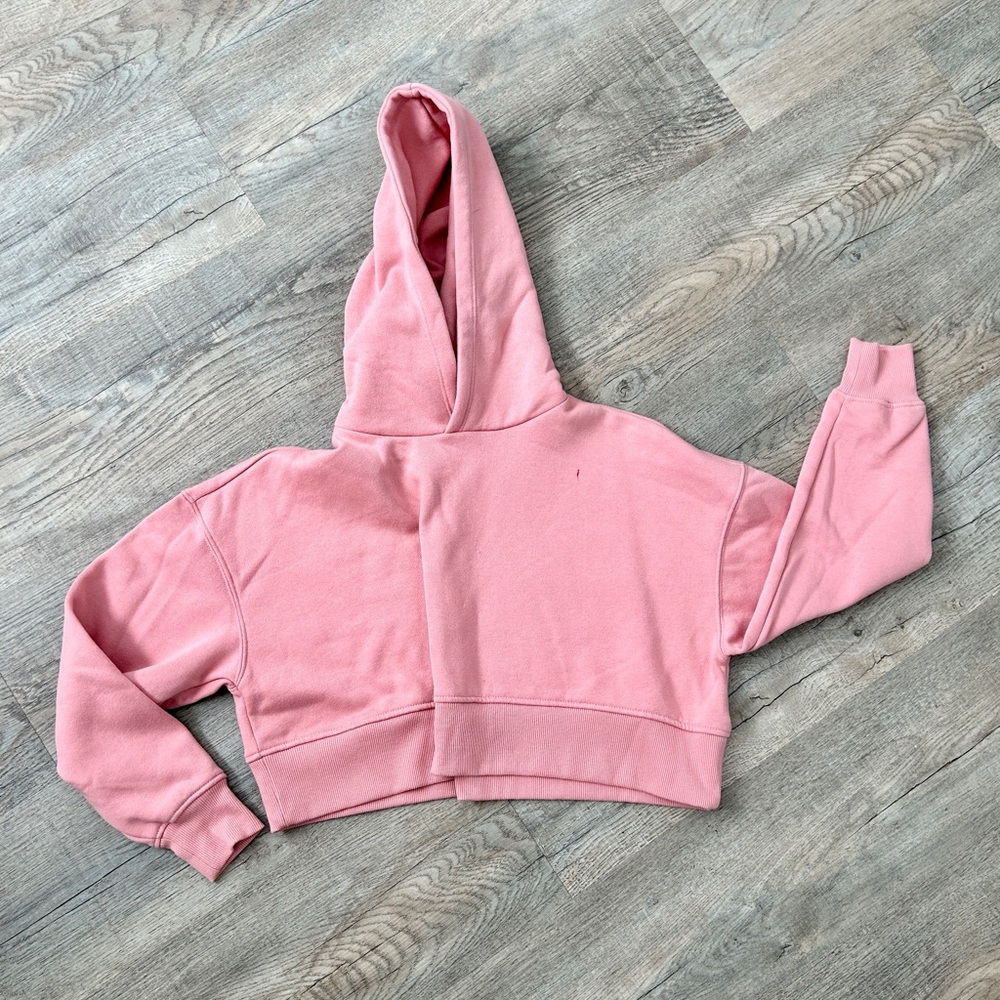 NWOT Forever 21 pink cropped hoodie sweater size S.